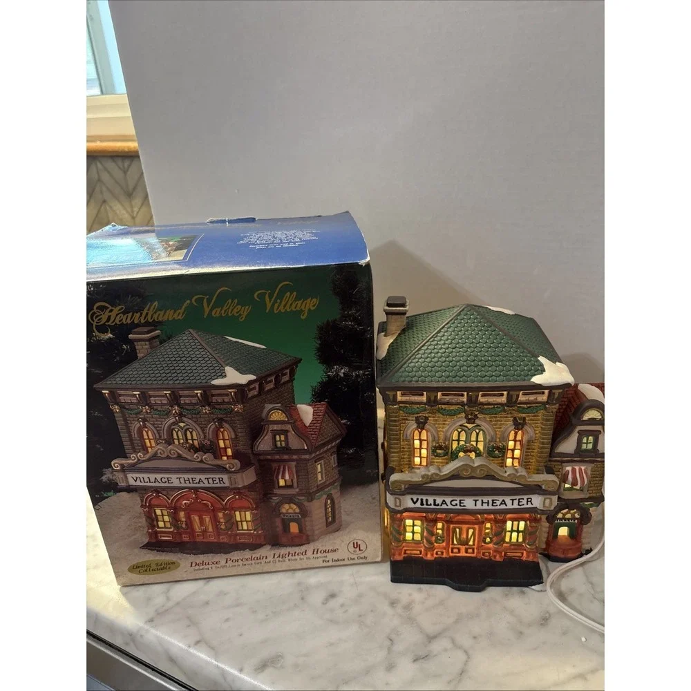 Heartland‎ Valley Village Theater Christmas Deluxe Porcelain Lighted House Works